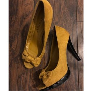 Women’s Mustard Retro Heels 7.5